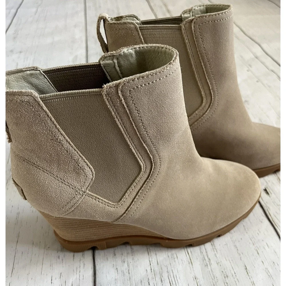 Sorel Beige Suede Wedge Rain Boots In 9 1/2